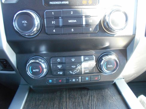 Used 2020 Ford F250 Lariat w/ Lariat Value Package image 18