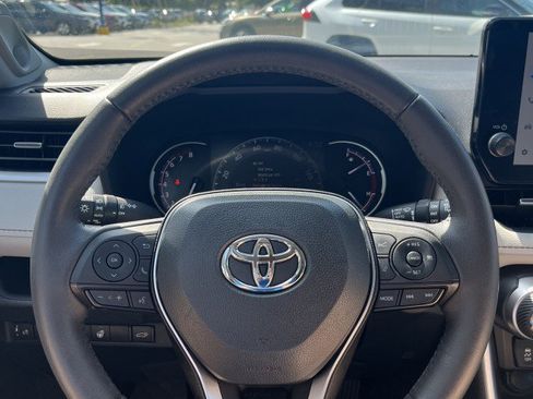 Used 2023 Toyota RAV4 XLE Premium image 23