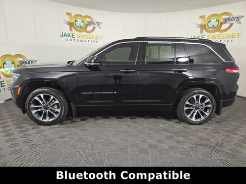 Used 2023 Jeep Grand Cherokee Overland w/ Luxury Tech Group IV AWD/4WD image 6