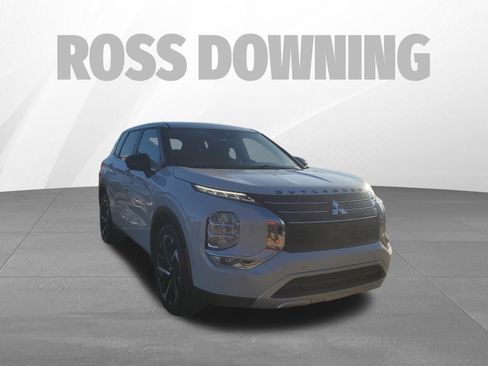 Used 2023 Mitsubishi Outlander SE image 3