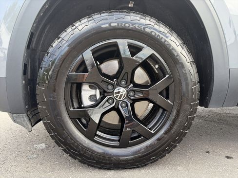 Used 2024 Volkswagen Atlas Peak Edition SE AWD/4WD image 15