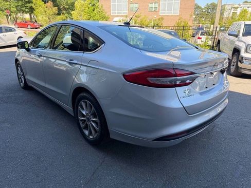 Used 2017 Ford Fusion SE FWD image 5