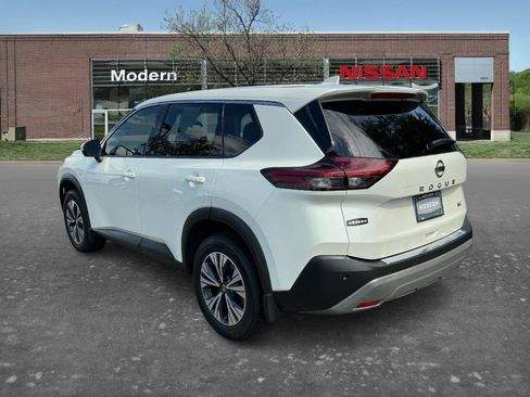 Used 2021 Nissan Rogue SV FWD image 2