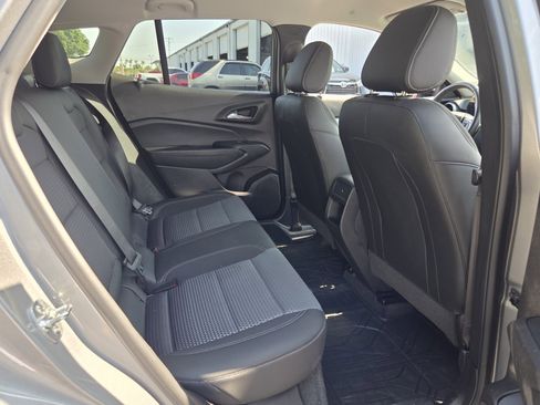 Certified 2025 Chevrolet Trax LT w/ Driver Confidence Package FWD image 16
