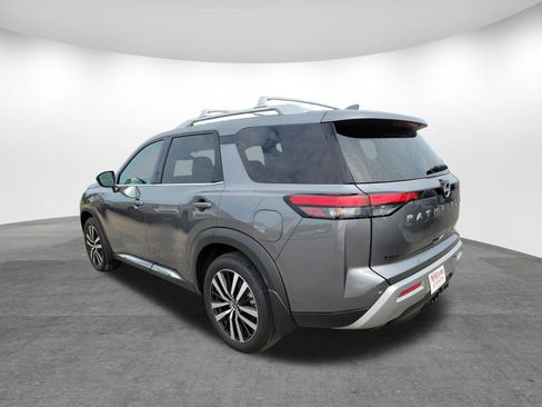 Used 2024 Nissan Pathfinder Platinum w/ Cargo Package FWD image 7