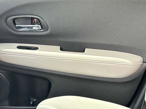 Used 2022 Honda HR-V LX image 18