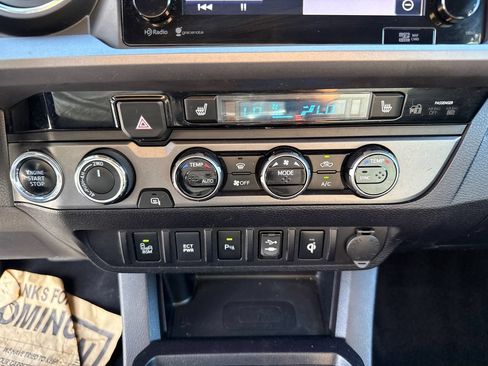 Used 2016 Toyota Tacoma TRD Sport w/ Premium & Technology Package AWD/4WD image 20