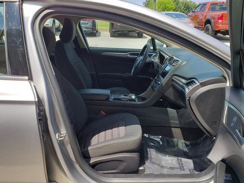 Used 2020 Ford Fusion SE FWD image 18