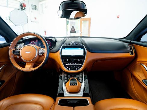 Used 2021 Aston Martin DBX AWD/4WD image 49