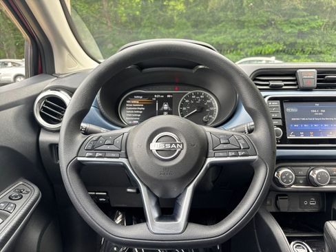 Used 2025 Nissan Versa SV FWD image 33