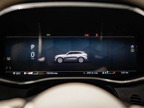 Used 2023 Jaguar F-PACE S image 32