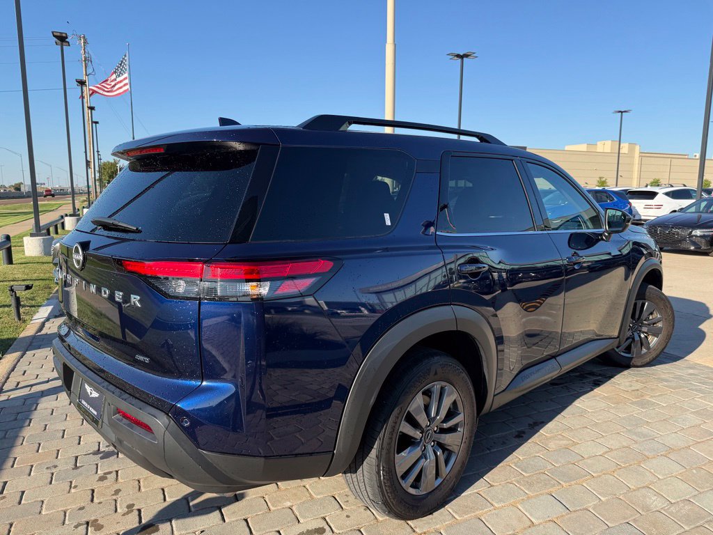 Used 2025 Nissan Pathfinder SV AWD/4WD image 5