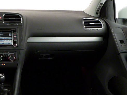 Used 2010 Volkswagen Golf 2-Door FWD image 18