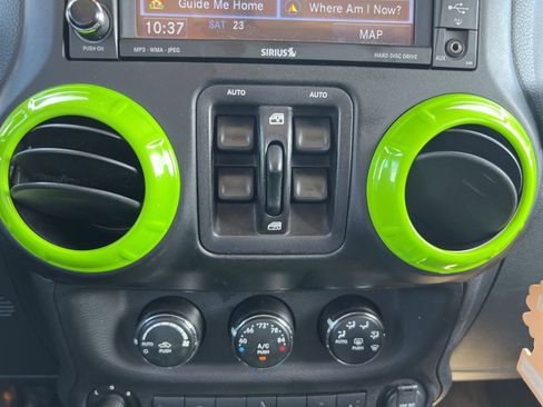 Used 2013 Jeep Wrangler Unlimited Rubicon w/ Dual Top Group AWD/4WD image 19