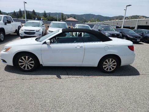 Used 2012 Chrysler 200 Touring FWD image 2
