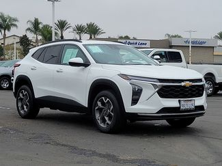 Used 2025 Chevrolet Trax LT w/ Driver Confidence Package image 1