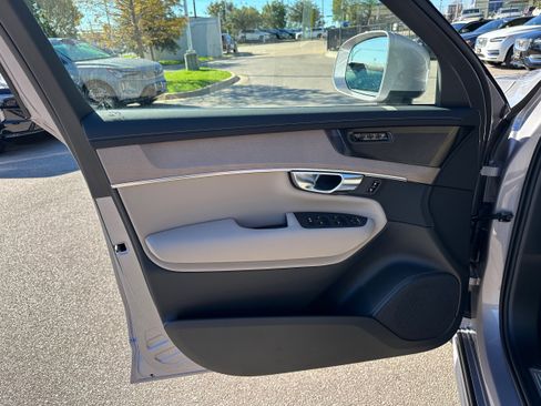 New 2026 Volvo XC90 B6 Plus w/ Protection Package Premier image 18