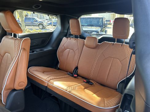 New 2026 Chrysler Pacifica Pinnacle image 43