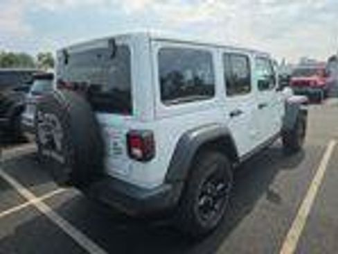 Used 2022 Jeep Wrangler Unlimited Sport AWD/4WD image 4