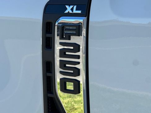 Used 2024 Ford F250 XL w/ XL Chrome Package RWD image 23