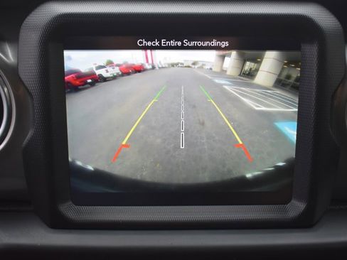 Used 2018 Jeep Wrangler Unlimited Sahara image 25