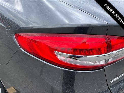 Used 2018 Ford Fusion SE w/ Fusion SE Technology Package FWD image 22