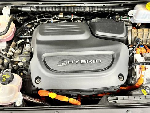 Used 2023 Chrysler Pacifica Touring-L FWD image 24