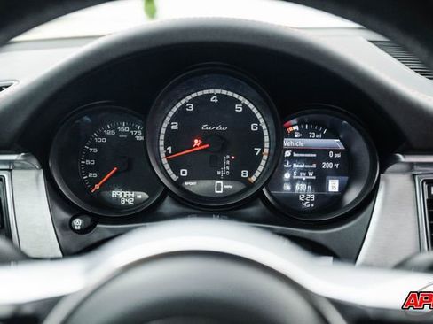 Used 2015 Porsche Macan Turbo image 11