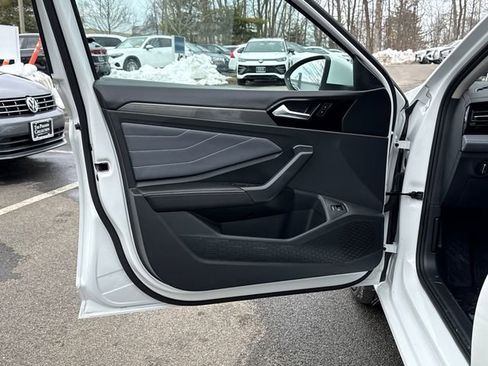 Certified 2025 Volkswagen Jetta SEL image 11
