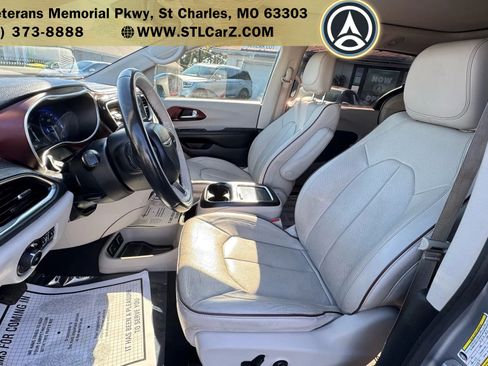 Used 2020 Chrysler Pacifica Limited FWD image 9