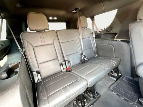 Used 2021 Chevrolet Suburban RST w/ Luxury Package image 18