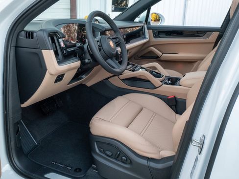 New 2026 Porsche Cayenne AWD/4WD image 4