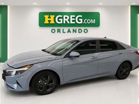Used 2022 Hyundai Elantra SEL w/ Preferred Accessory Package FWD image 4