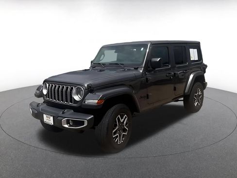 Used 2025 Jeep Wrangler Unlimited Sahara AWD/4WD image 12