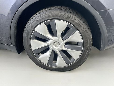 Used 2024 Tesla Model Y Long Range AWD/4WD image 11