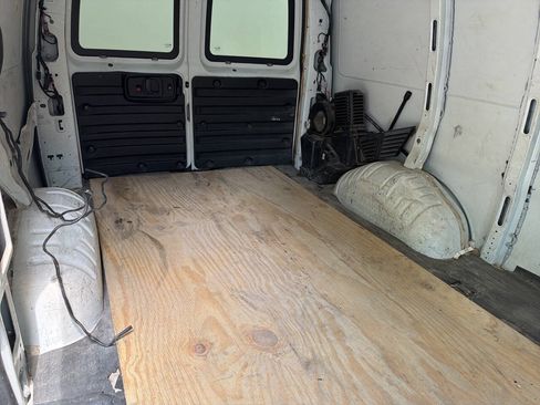 Used 2017 GMC Savana 2500 RWD image 27
