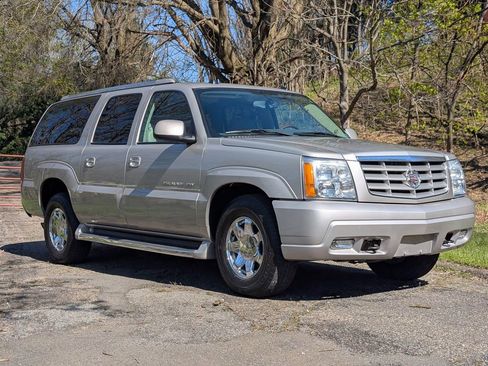 Used 2004 Cadillac Escalade ESV AWD image 5