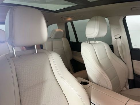 Used 2022 Mercedes-Benz GLS 450 4MATIC image 33