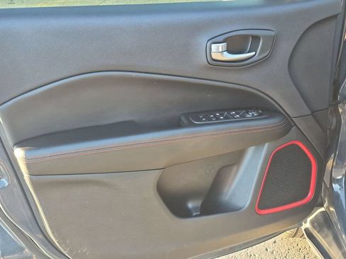 Used 2018 Jeep Compass Trailhawk w/ Cold Weather Group AWD/4WD image 10