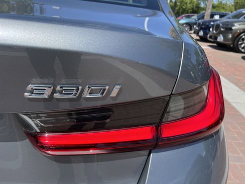 Used 2025 BMW 330i Sedan image 40