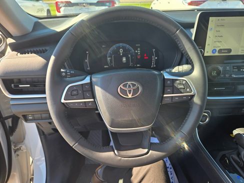 Used 2025 Toyota Grand Highlander AWD image 11