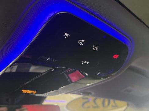 Used 2025 Mercedes-Benz GLC 350e 4MATIC image 14