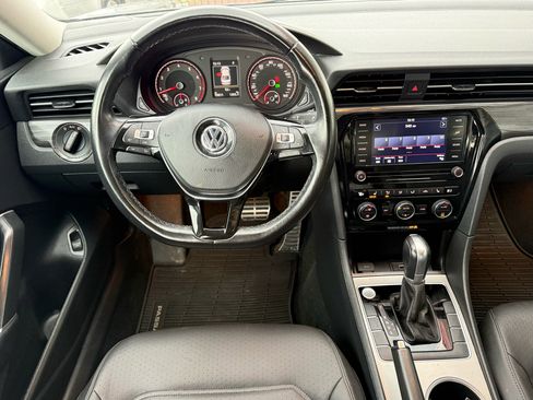 Used 2020 Volkswagen Passat 2.0T R-Line image 2