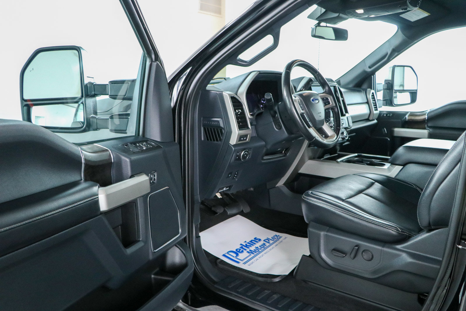 Used 2022 Ford F350 Lariat w/ Lariat Ultimate Package AWD/4WD image 3
