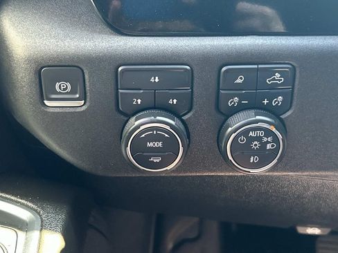 Used 2024 Chevrolet Silverado 2500 LT w/ Convenience Package AWD/4WD image 39