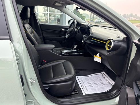 Used 2025 Chevrolet Trax ACTIV w/ Driver Confidence Package FWD image 29