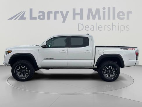 Used 2023 Toyota Tacoma TRD Off-Road w/ Advanced Technology Package AWD/4WD image 2