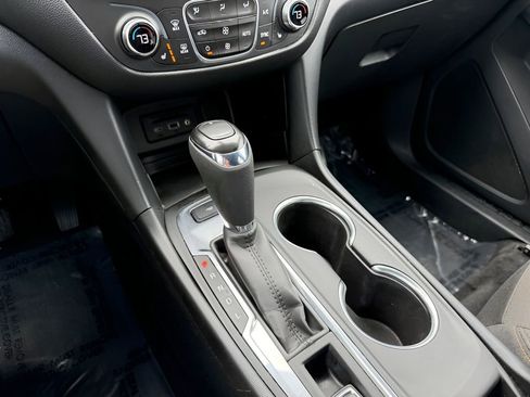 Used 2020 Chevrolet Equinox LT FWD image 27