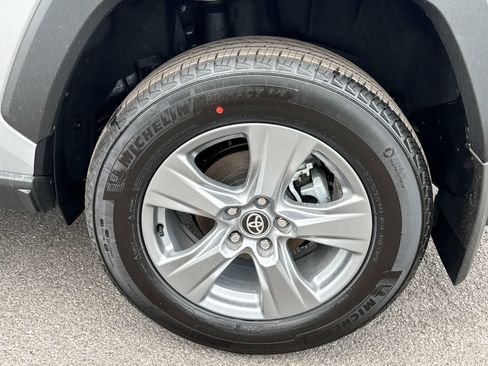 Used 2025 Toyota RAV4 XLE w/ Convenience Package image 7