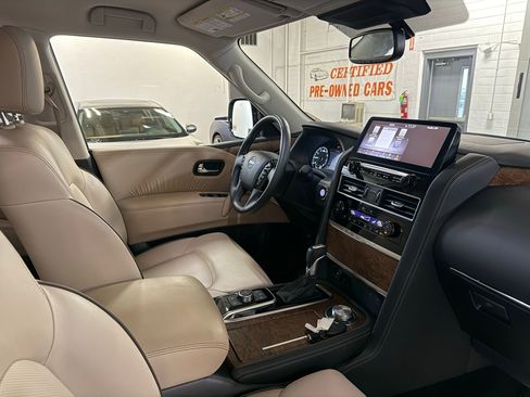 Used 2024 Nissan Armada SL w/ Captain's Chairs Package image 10